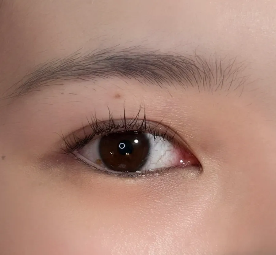 WAX施術前の眉と目元。お客様提供写真